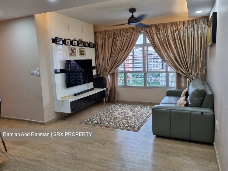 Bukit Batok East Avenue 6 thumbnail photo